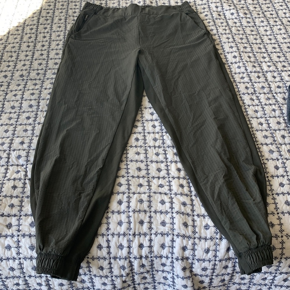 Green Athleta Brooklyn joggers size 8